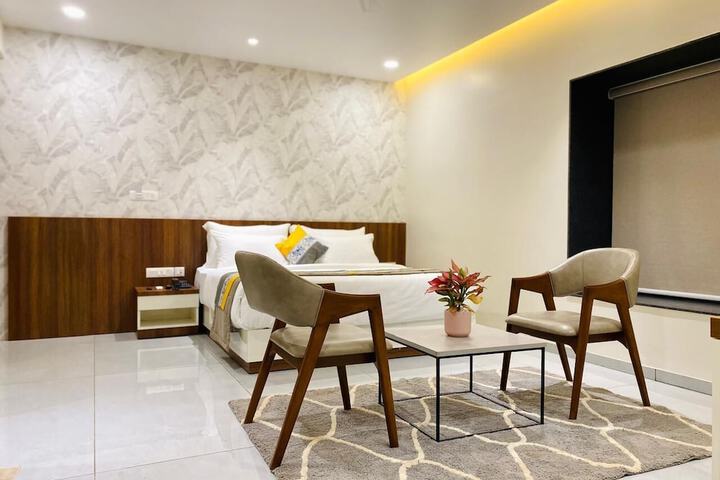 Room 5 of 20