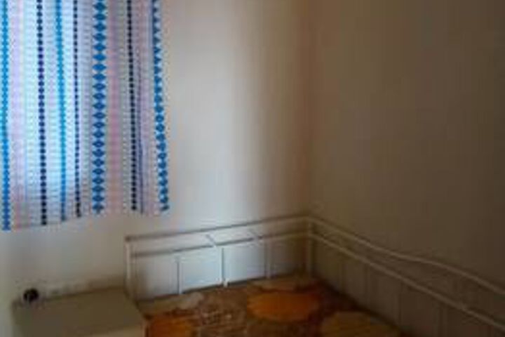 Room 4 of 12
