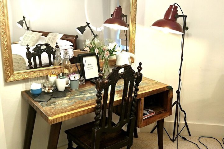 Room 17 of 27