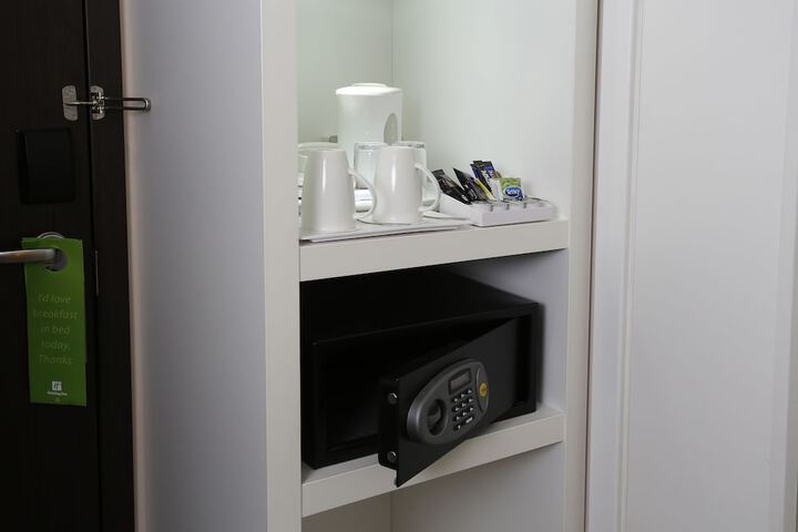 Room 5 of 177