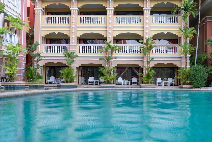 Hotel Pool