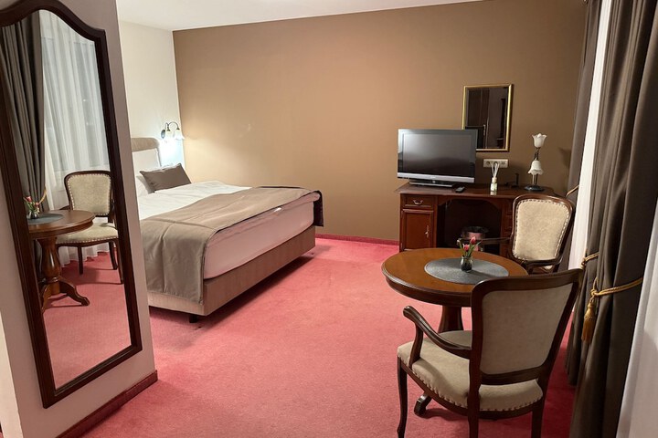 Room 9 of 20