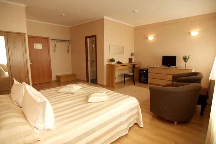 Room 12 of 85