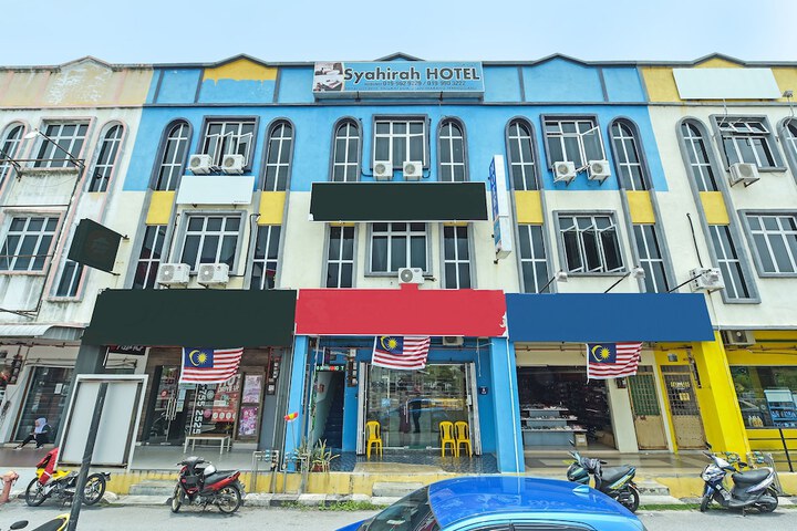 Exterior of Oyo 90631 Syahirah Hotel