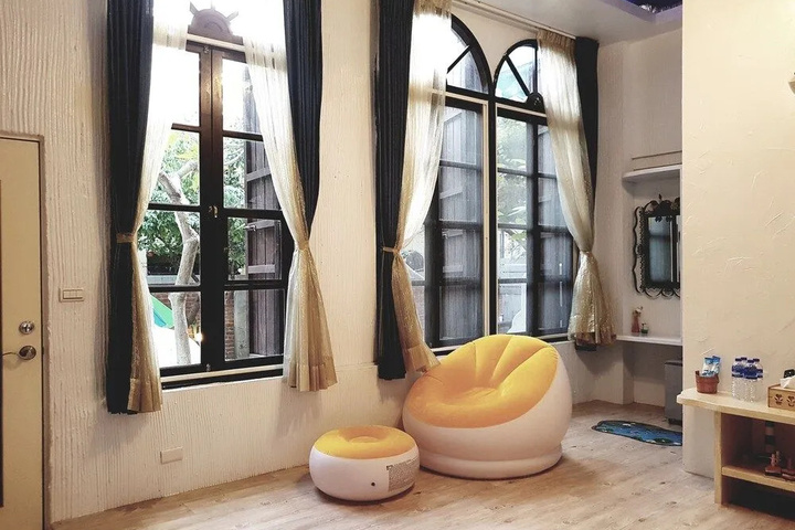 Room 4 of 15