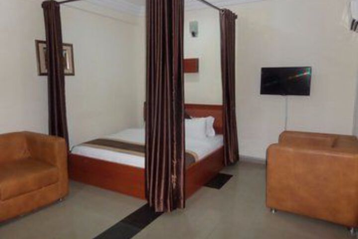 Room 10 of 43