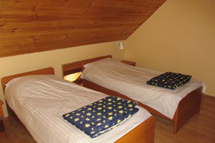 Room 11 of 38