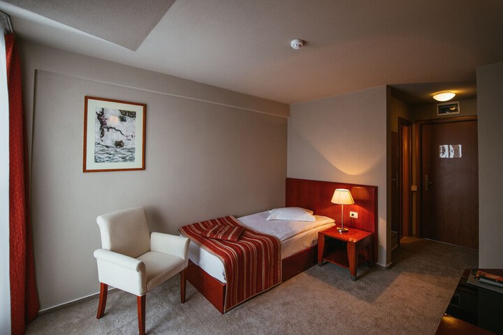 Room 32 of 68