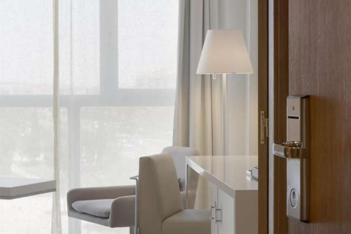 Room 34 of 82