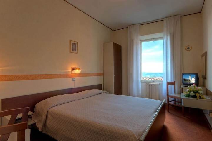 Room 4 of 20
