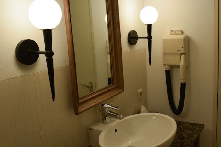 Room 55 of 106