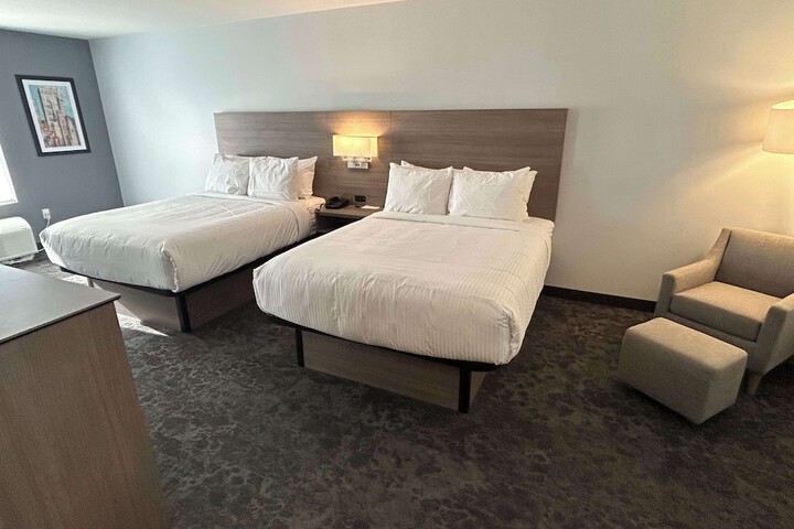 2 Queen Beds (3 of 6)