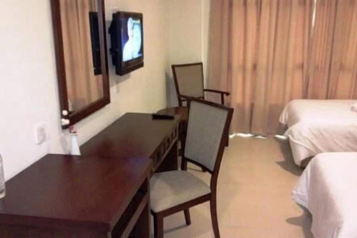 Room 10 of 38