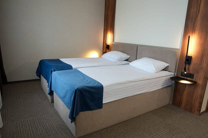 Room 32 of 67