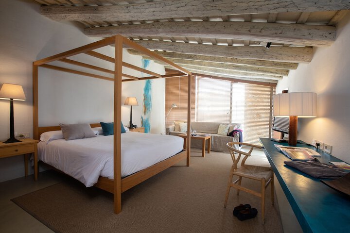 Room 3 of 66