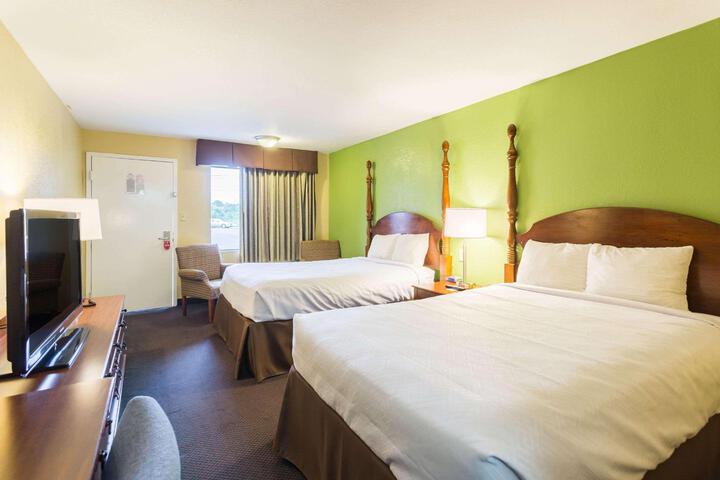 2 Double Beds (9 of 10)