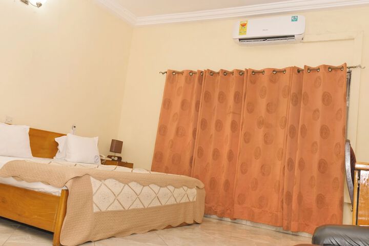 Room 9 of 27