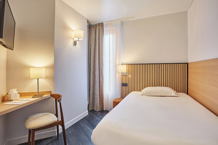 Room 10 of 28