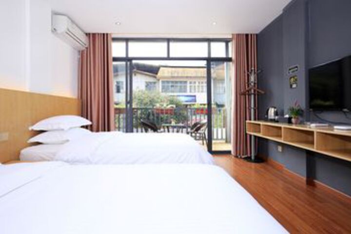 Room 10 of 25