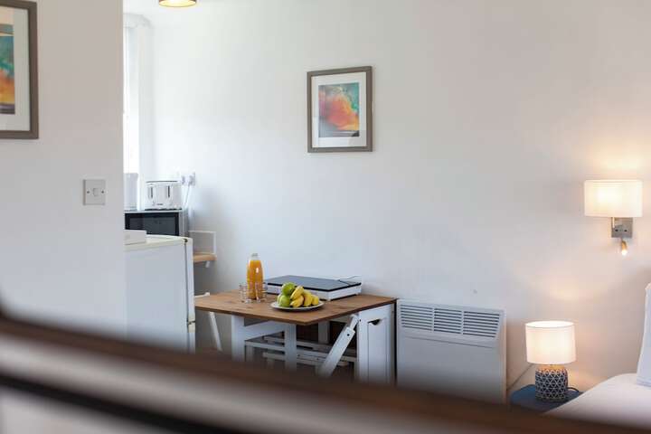 Room 13 of 40