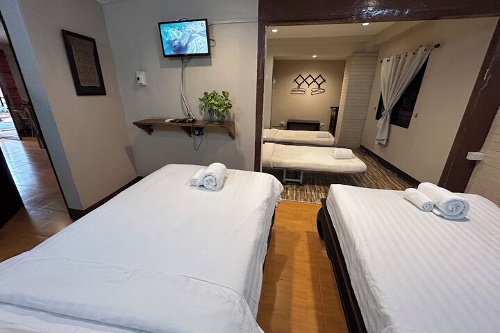 Room 8 of 62