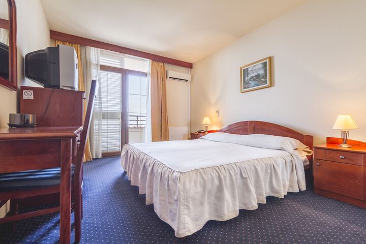 Room 9 of 35