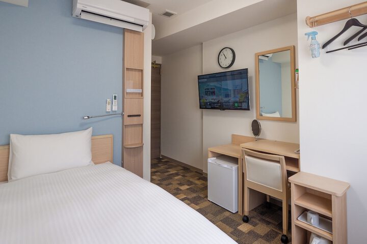 Room 4 of 50