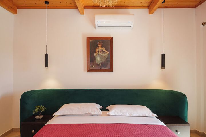 Room 5 of 62