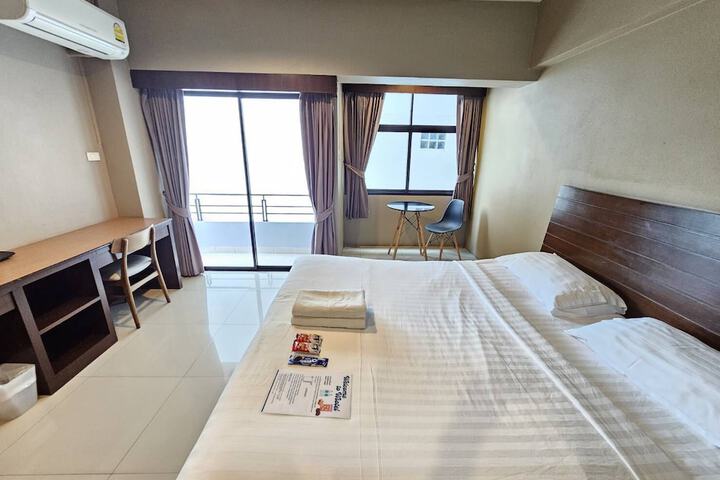 Room 18 of 32