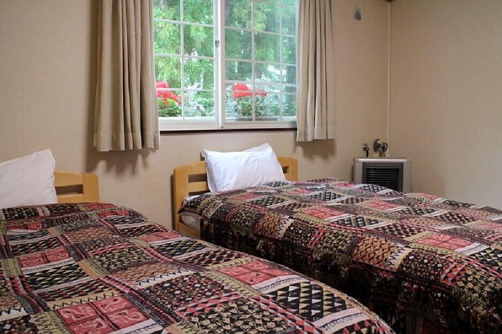 Room 7 of 28
