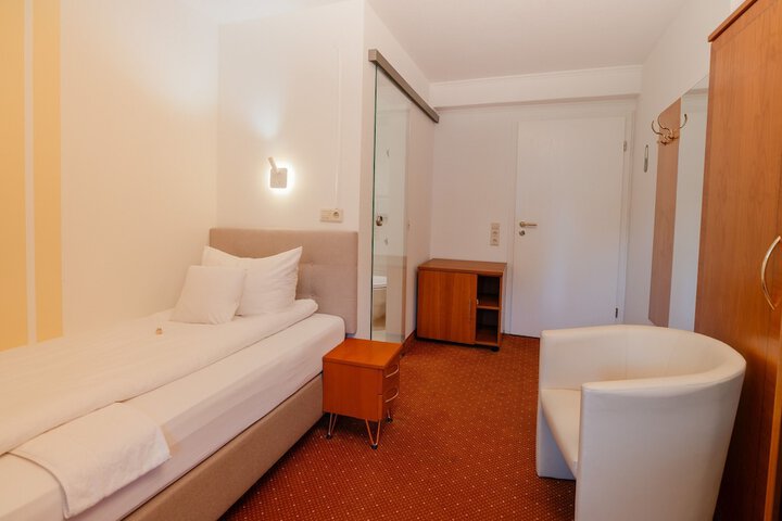 Room 13 of 81