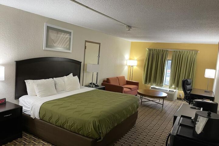 1 King Bed (1 of 5)