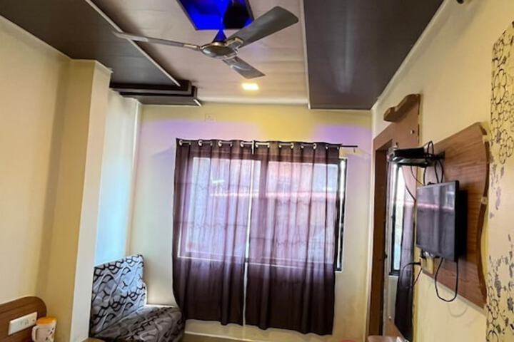 Room 7 of 12