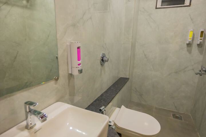 Room 13 of 31