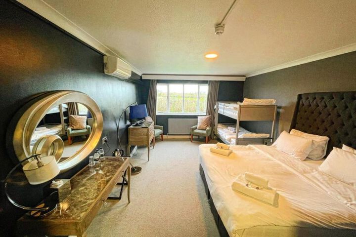 Room 9 of 49