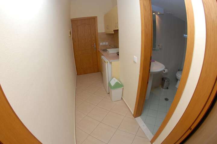 Room 27 of 35
