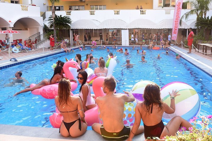 Hotel with Pool