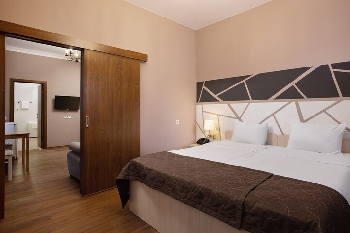 Room 7 of 36