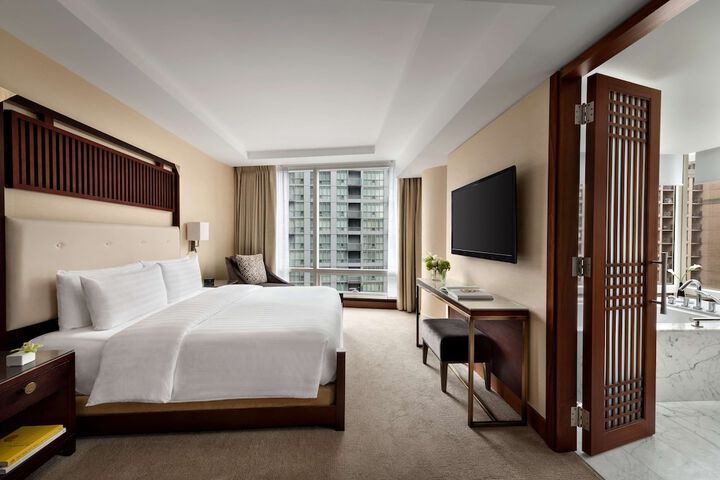 Deluxe King Room (8 of 34)