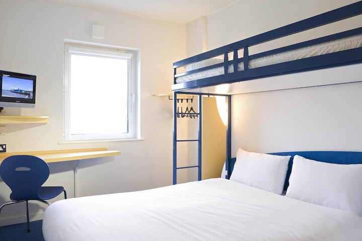 Room 8 of 26