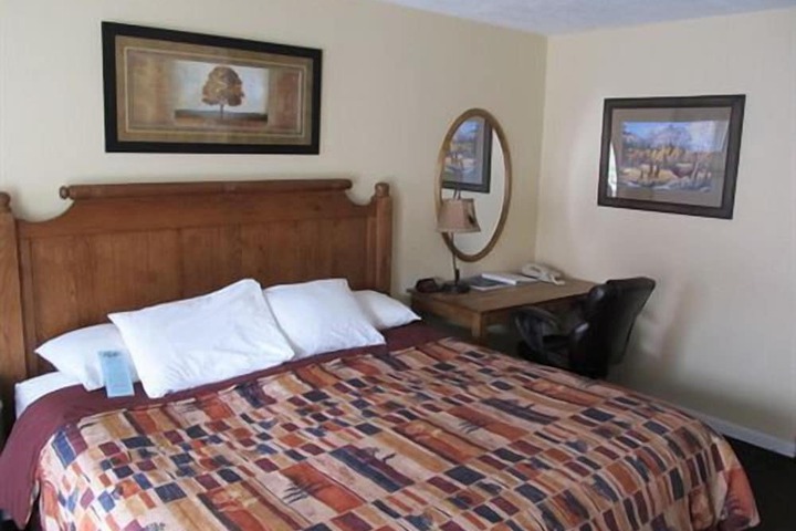 Room 3 of 65
