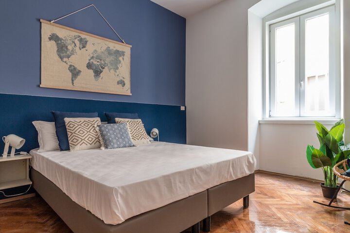 Room 5 of 10