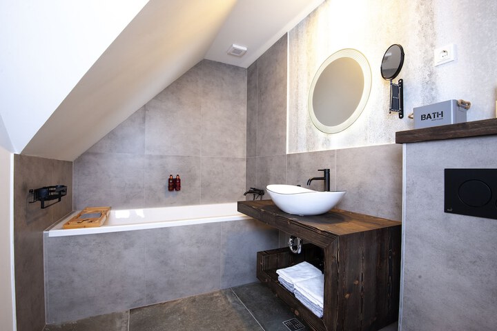 Room 42 of 53