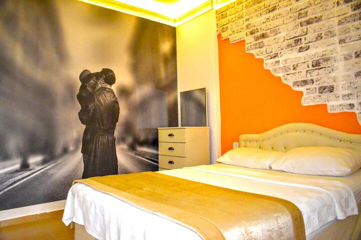 Room 19 of 33
