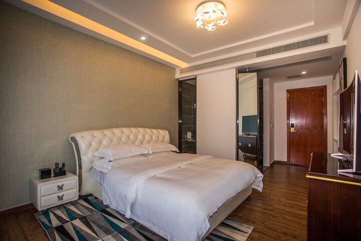 Room 15 of 174