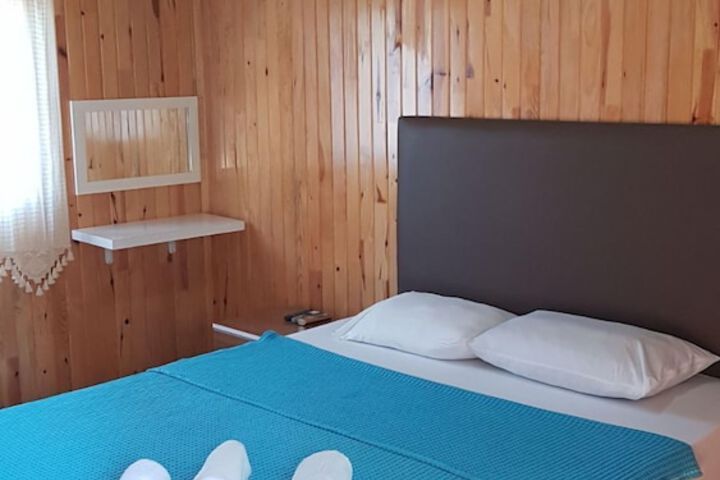 Room 12 of 18