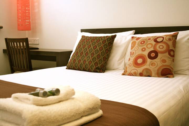 Room 4 of 28