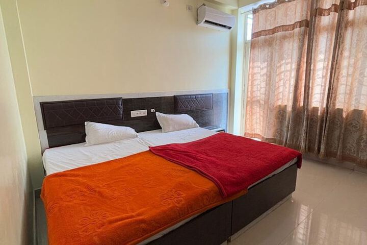 Room 10 of 34