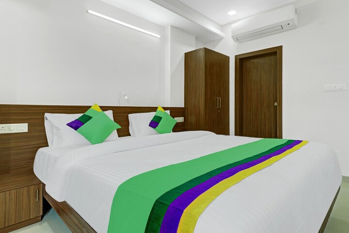 Room 9 of 31