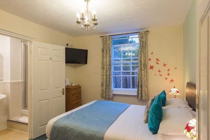 Room 2 of 45